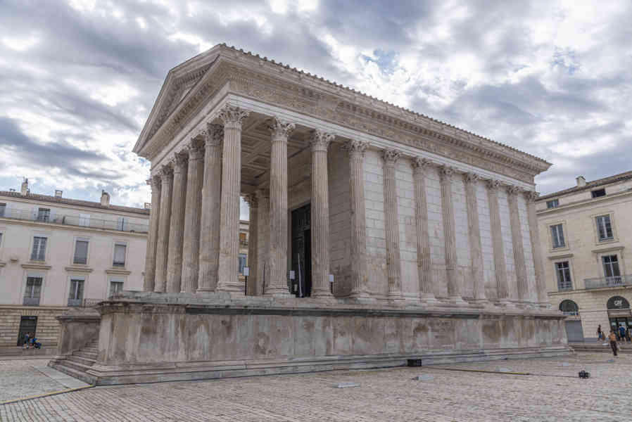 Francia - Nimes 014 - la Maison Carrée.jpg